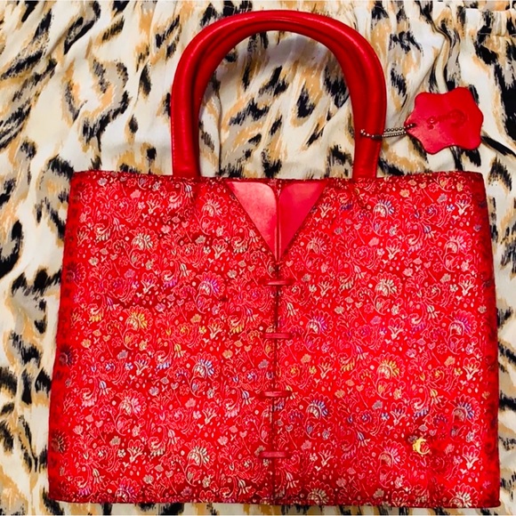 Red satin floral print handbag - Picture 2 of 3